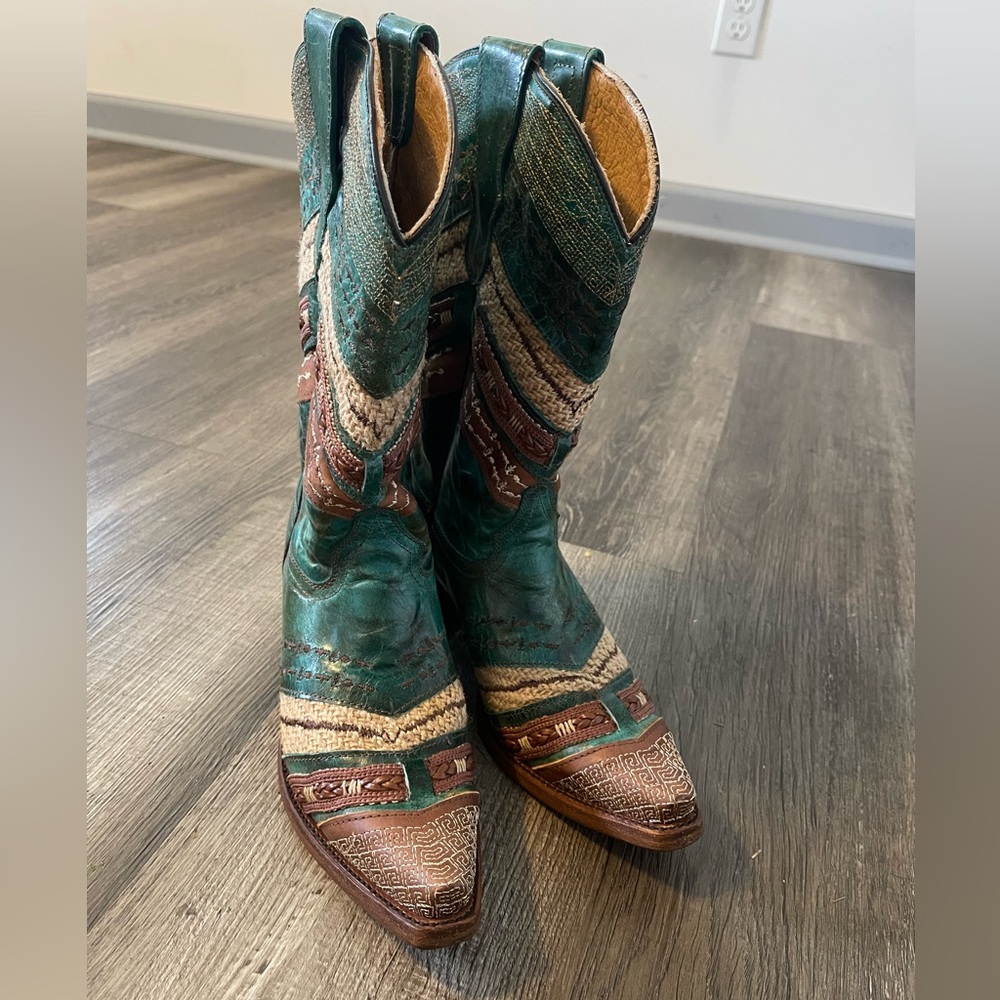 Corral Snip Toe Boots